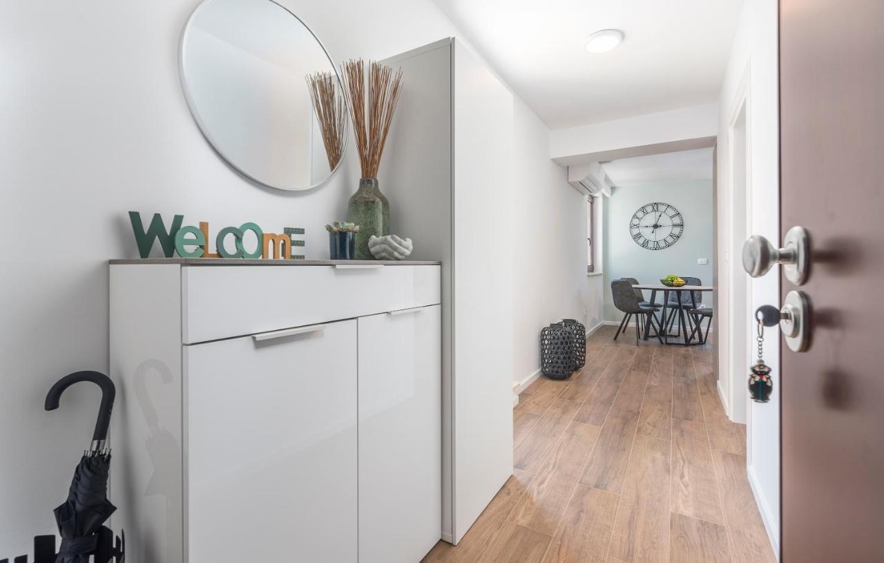 Just Renovated Stylish 2 Bedrooms Apartment Only A Few Steps From The Beach! Novigrad  Exterior photo
