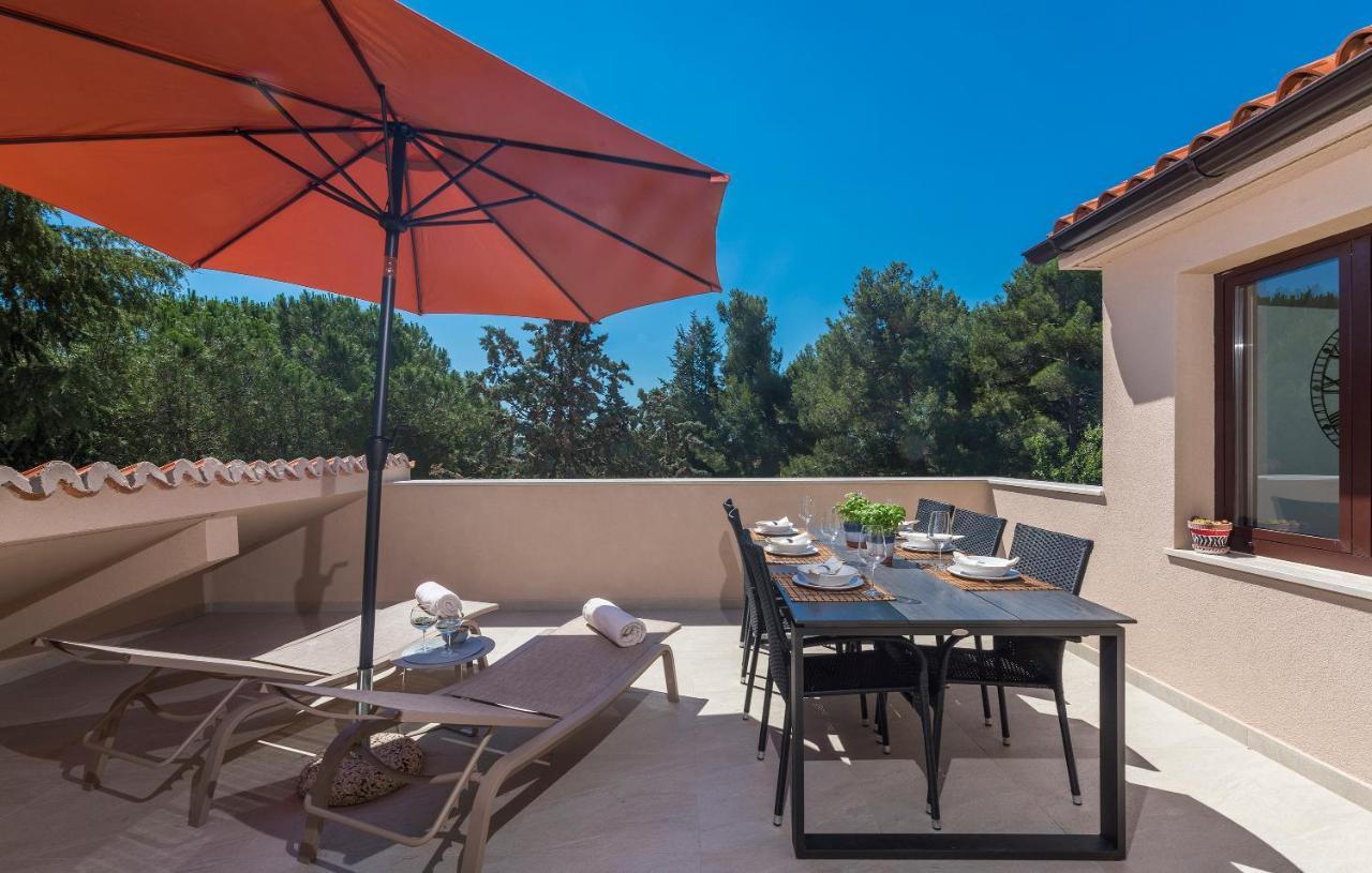 Just Renovated Stylish 2 Bedrooms Apartment Only A Few Steps From The Beach! Novigrad  Exterior photo
